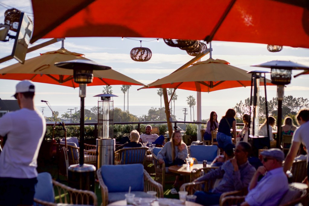 Happy hour restaurants with ocean views in San Diego