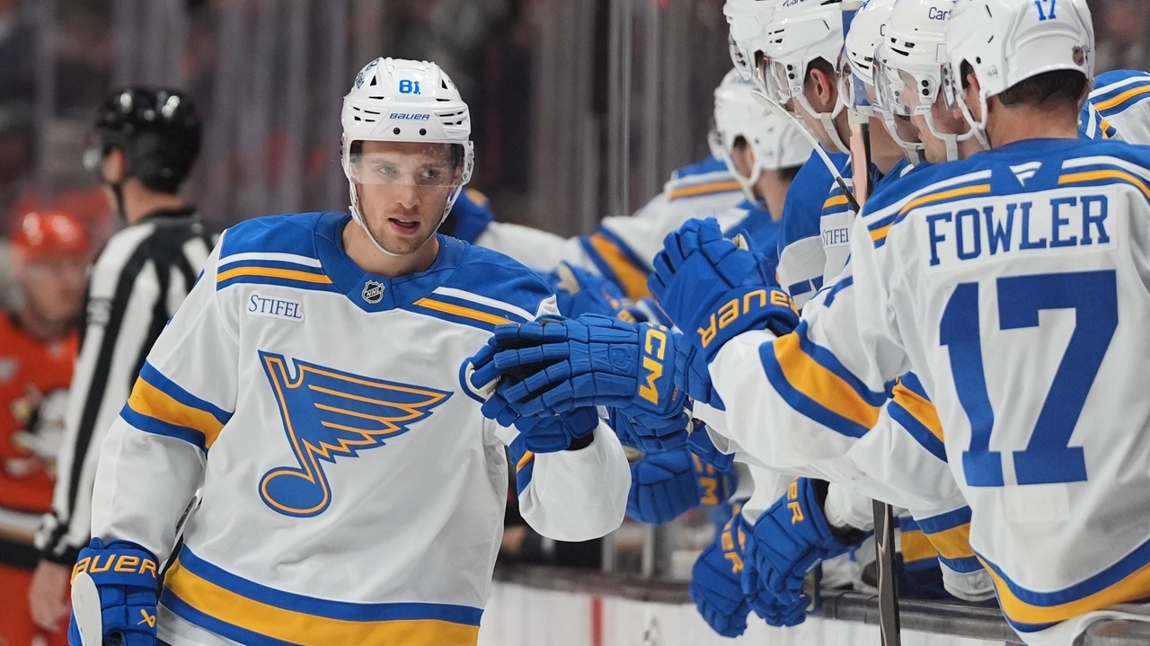 Dylan Holloway's two goals help Blues keep slim playoff hopes alive with 6-2 win over Ducks