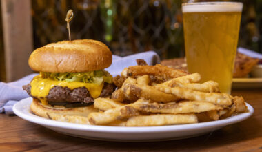 At 'the best spot in Santa Cruz,' dinner and a show for 2 is under $50