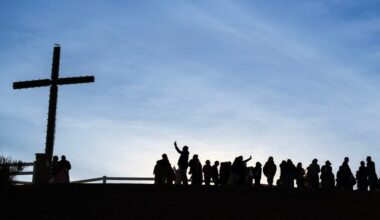 Earlier risers in Anaheim Hills celebrate Easter with a view – Orange County Register