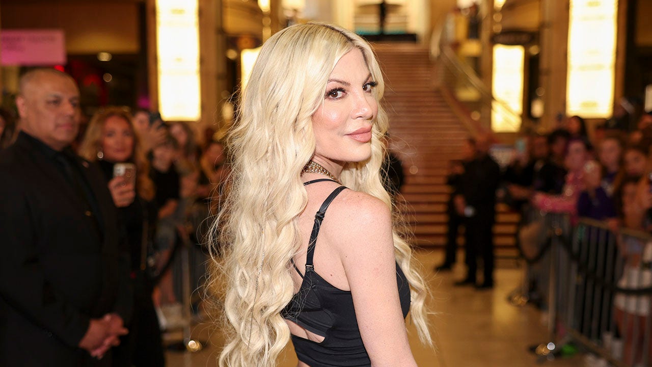 Tori Spelling and children involved in car crash