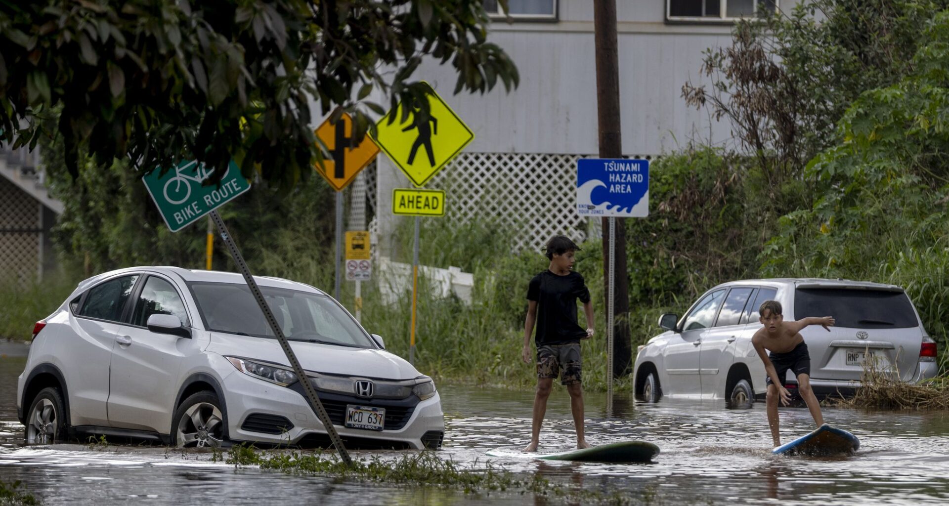 Hawaii flood threat grows as another drenching nears