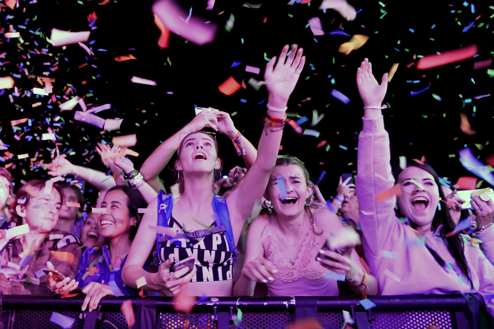Fans cheer as confetti rains down on them 