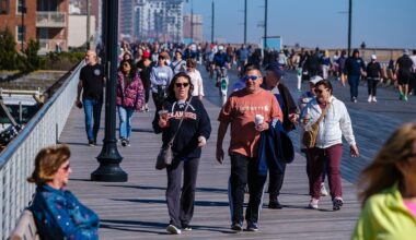 Long Beach revisits boardwalk alcohol sales ban