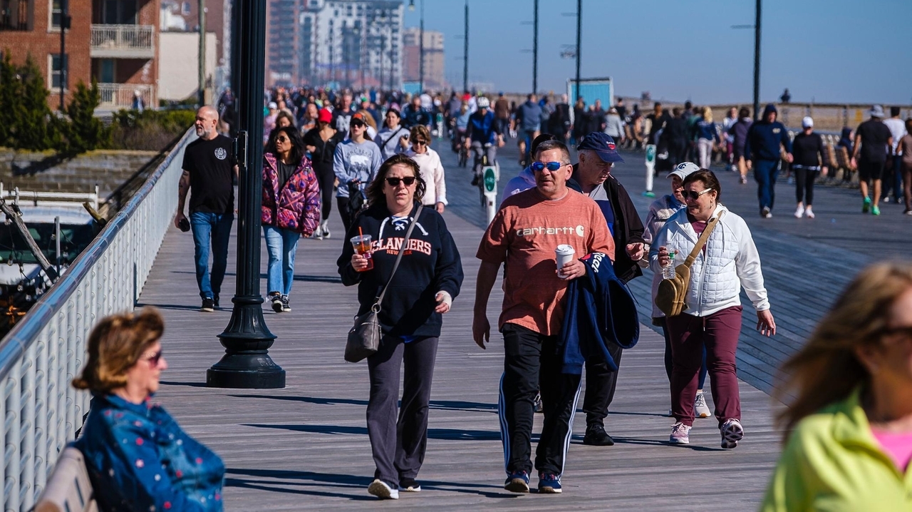 Long Beach revisits boardwalk alcohol sales ban