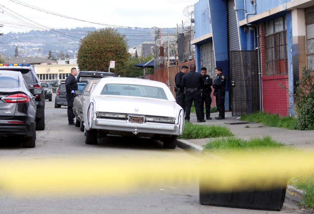 Suspect in Too Short's brother's killing charged with throwing a punch at an Oakland cop