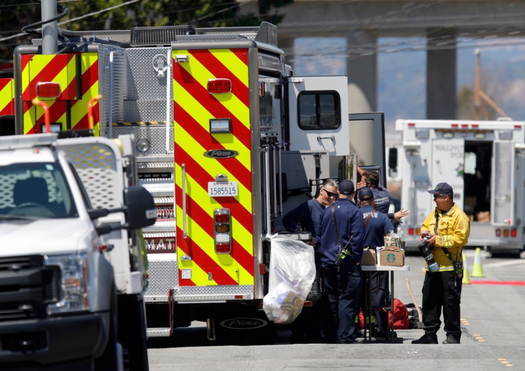 Oakland man charged with killing inside convenience store