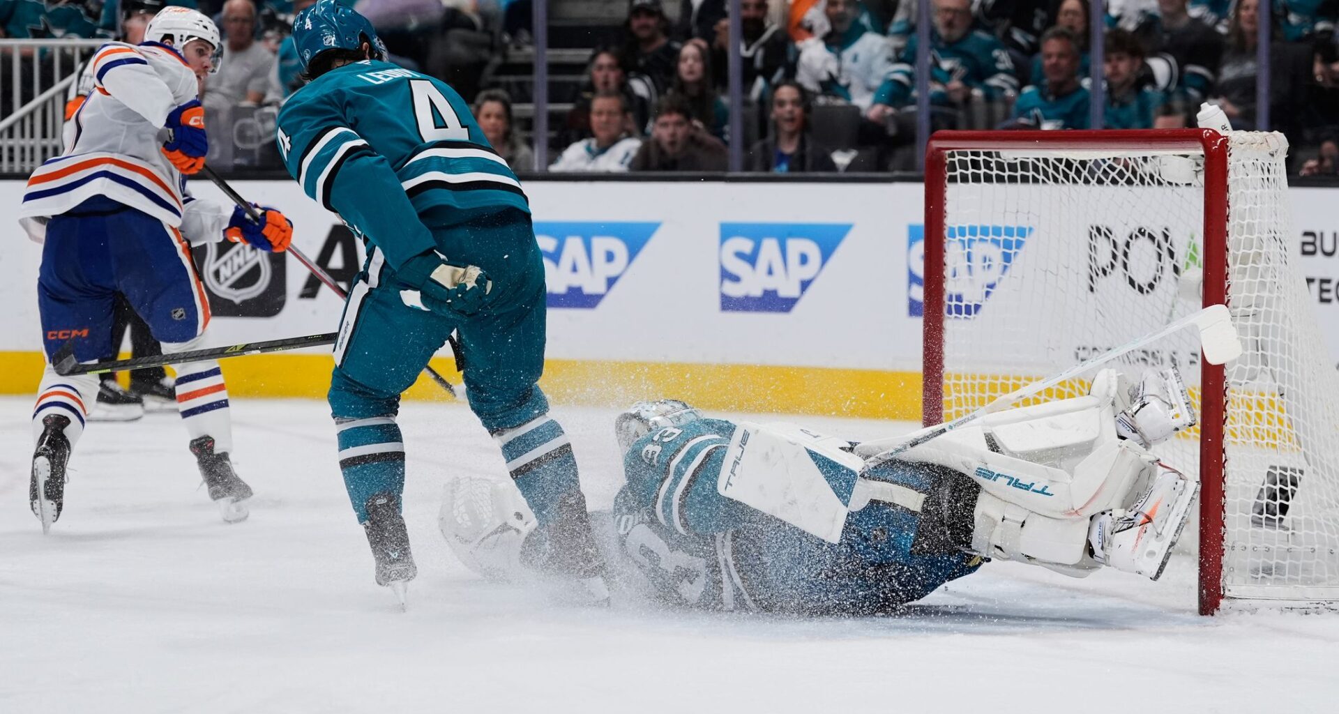 Connor McDavid's hat trick leads the Oilers to a 5-2 win over the Sharks