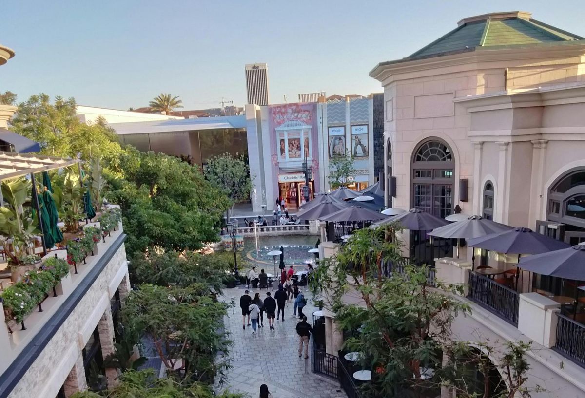 Open-Air Malls Lead Retail Megadeals In Los Angeles