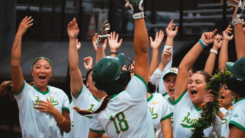Softball Sweeps Cal State Bakersfield