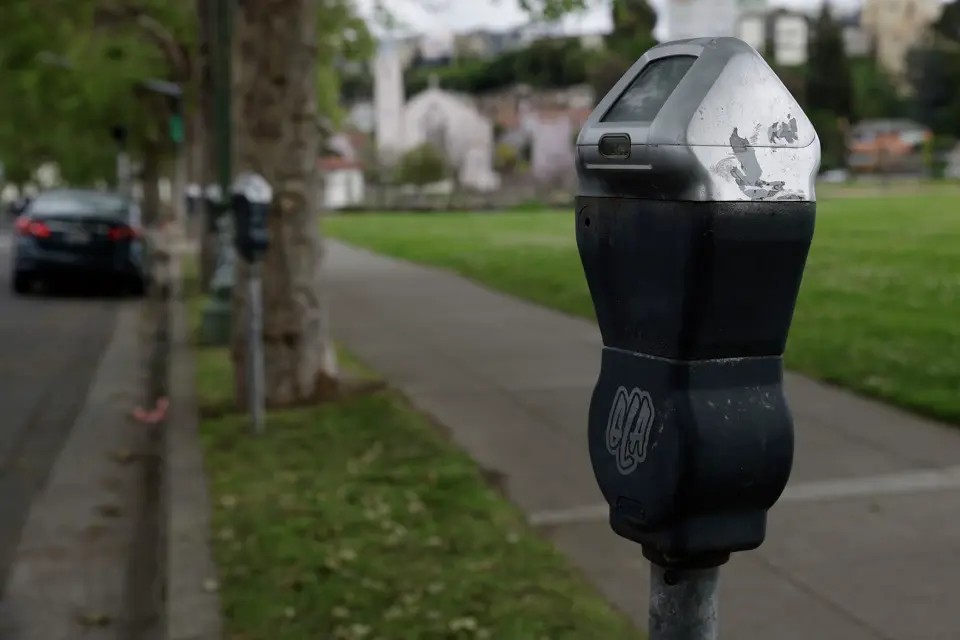 Oakland begins issuing citations for unpaid Sunday parking meters 