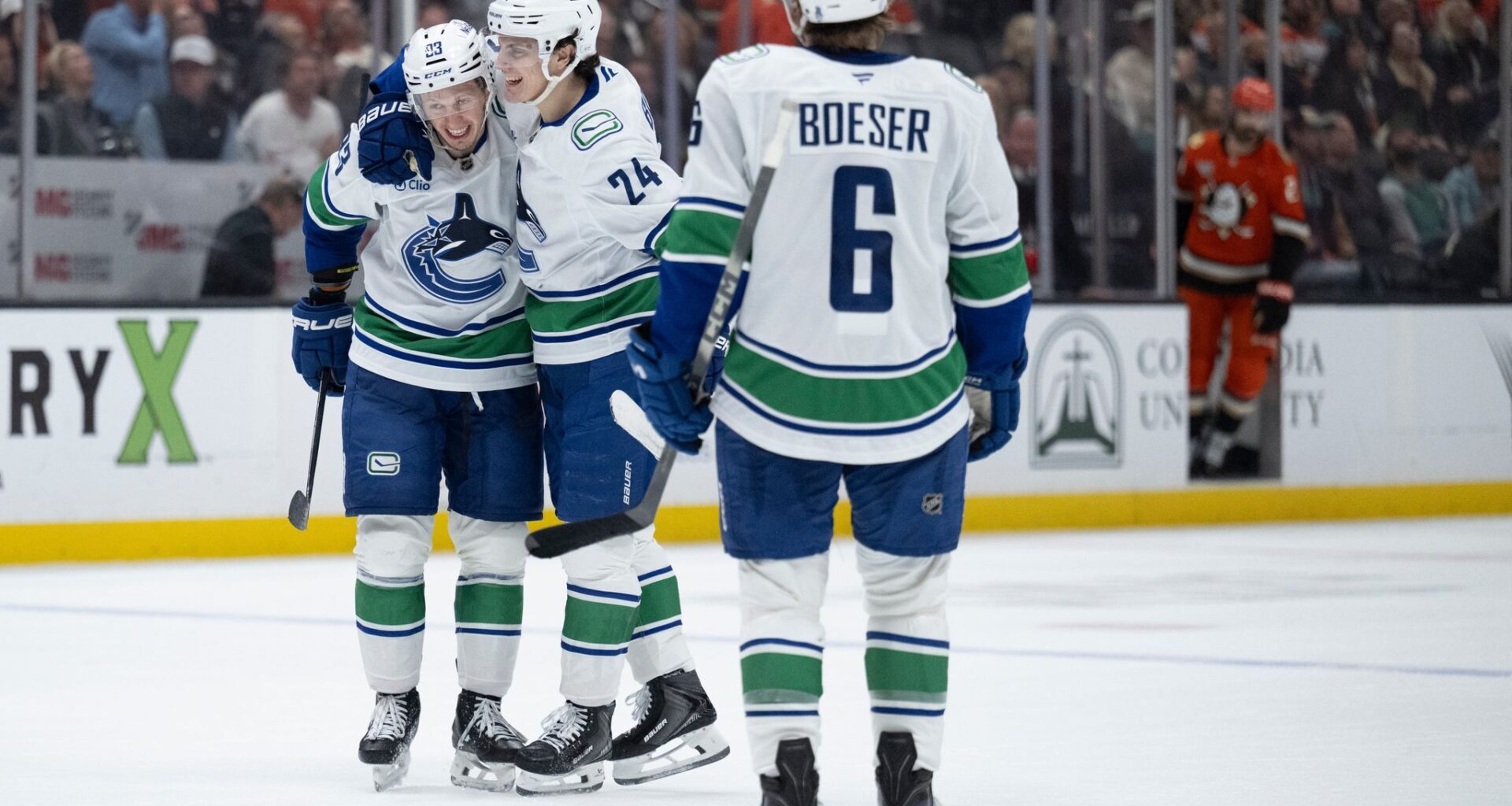 Rossi scores with 9.5 seconds left in regulation, Canucks beat Ducks 4-3