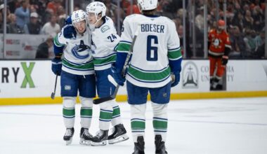 Rossi scores with 9.5 seconds left in regulation, Canucks beat Ducks 4-3