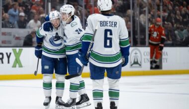 Rossi scores with 9.5 seconds left in regulation, Canucks beat Ducks 4-3