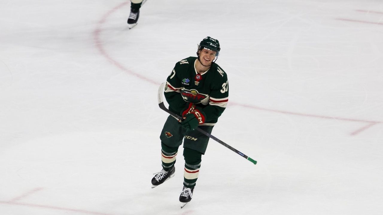 Wallstedt makes 35 saves for Wild in a 3-2 win over the Ducks in a playoff tuneup for both teams