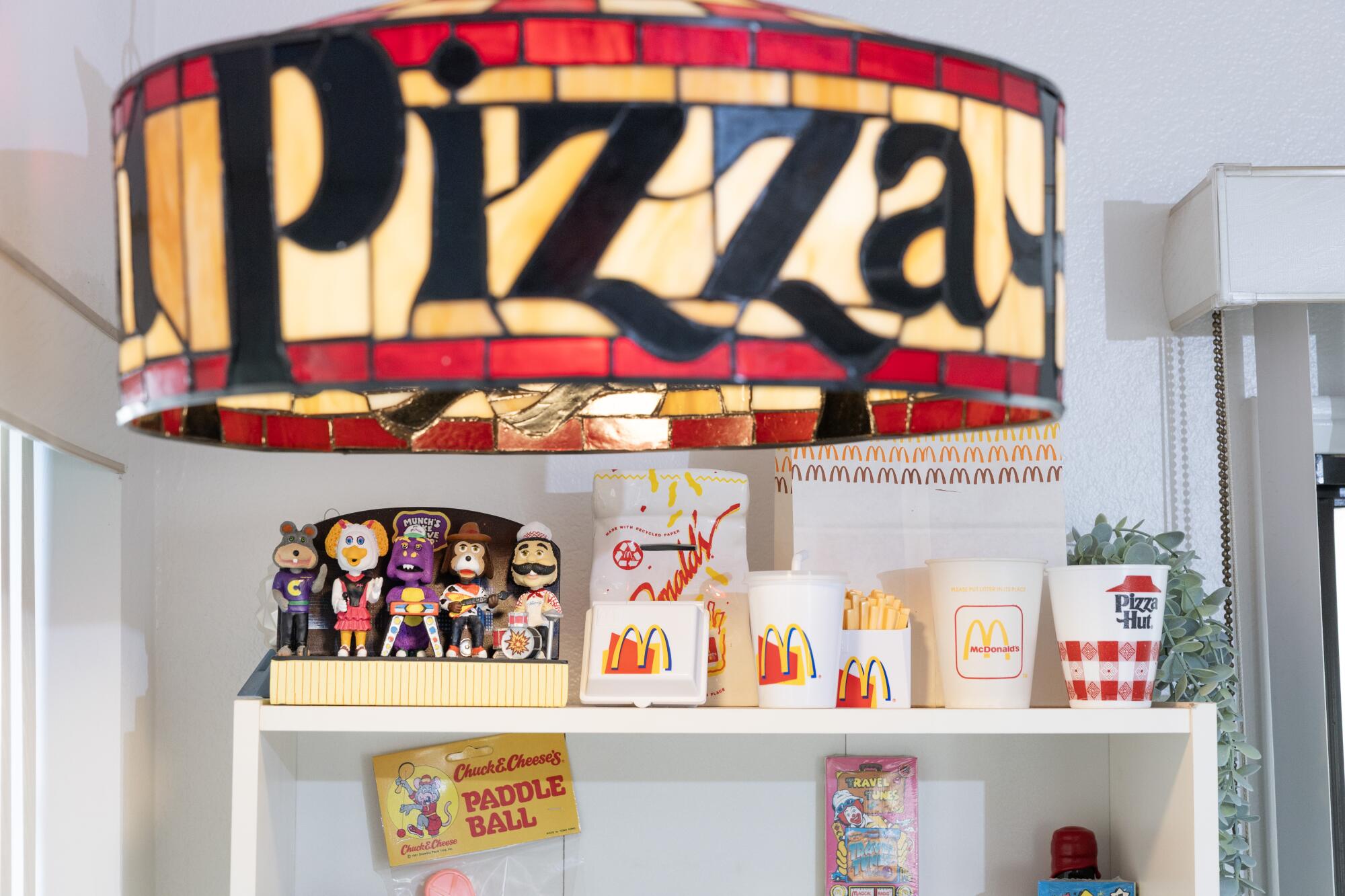 A Pizza Hut pendant.