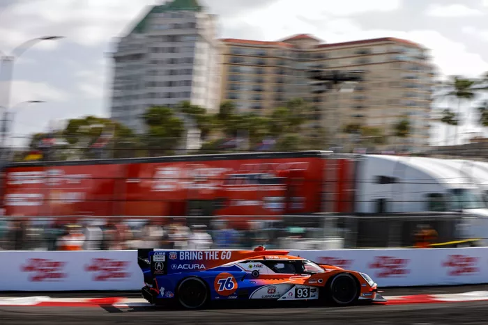 #93 Acura Meyer Shank Racing w/Curb Agajanian Acura ARX-06: Renger van der Zande, Nick Yelloly, Aaron Telitz
