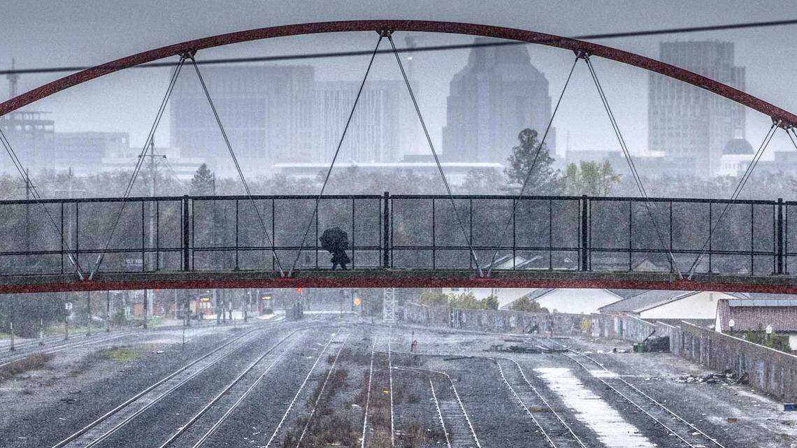 CA weather forecast: Rain, thunder, wind & Sierra Nevada snow
