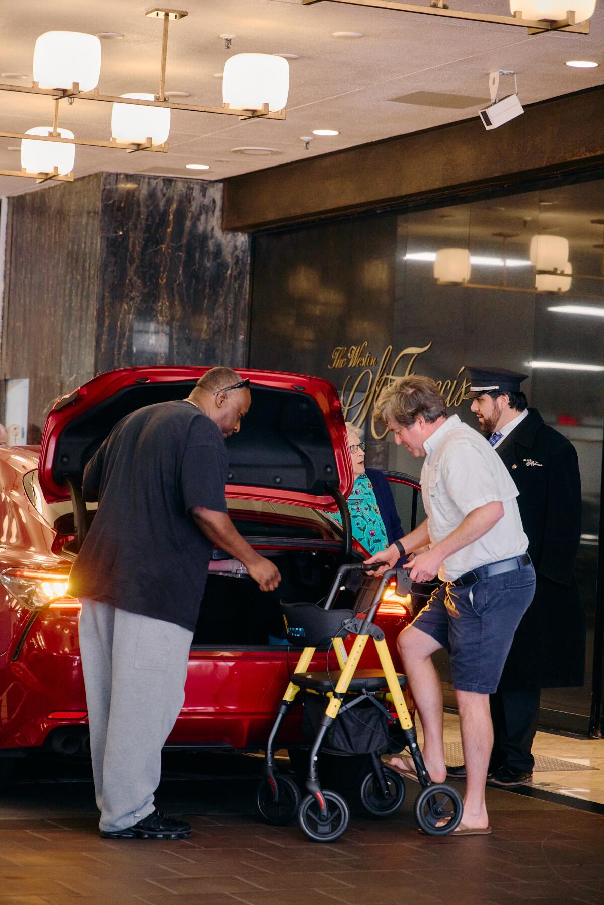 Guests at The Westin St. Francis hotel get into an Uber.