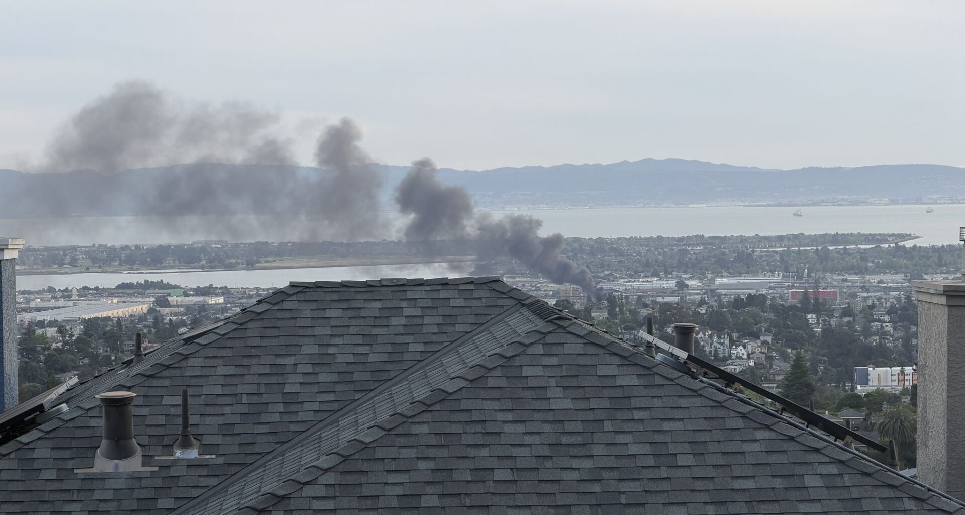 RV fire sends smoke over East Oakland