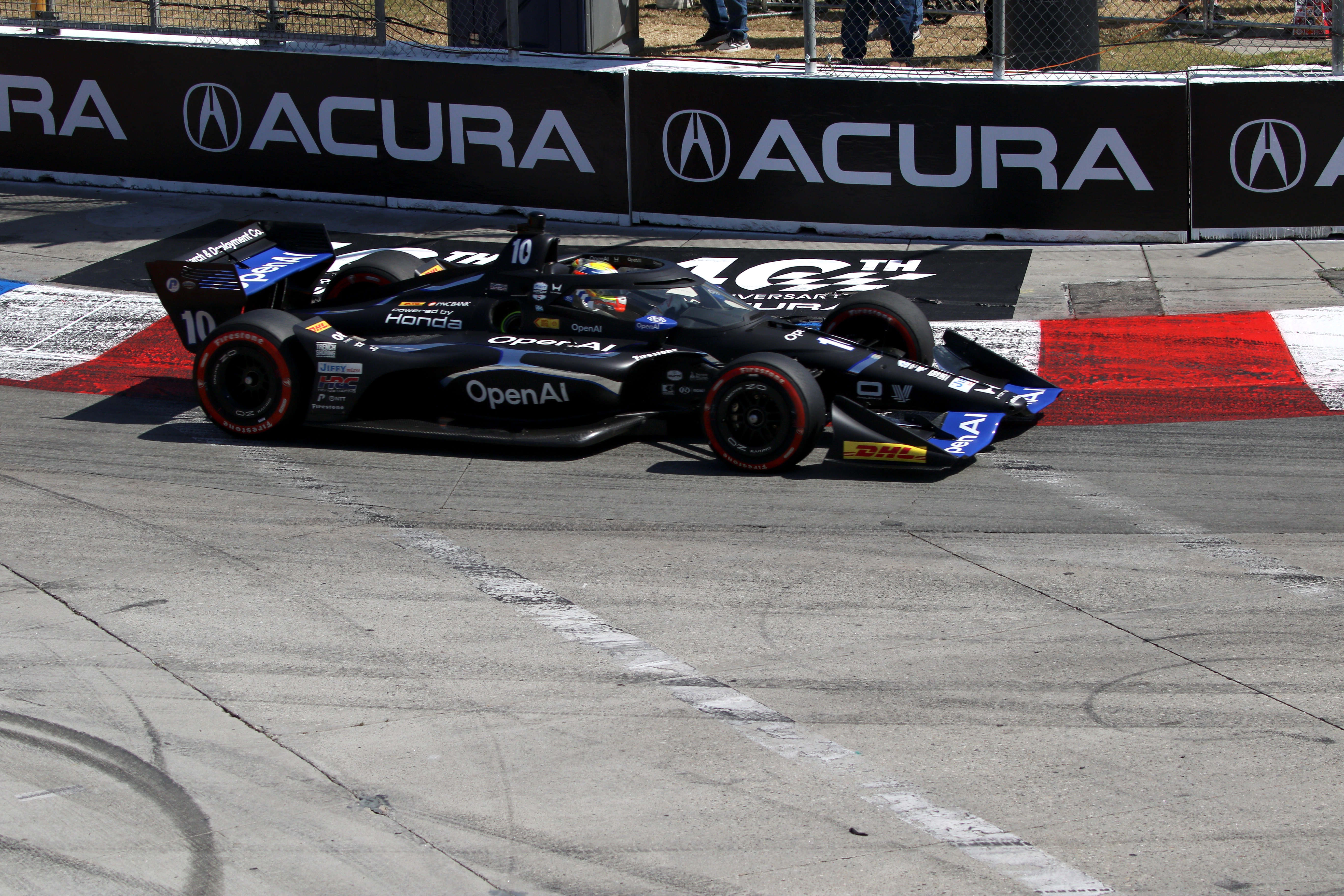Alex Palou takes turn one en route to winning the...