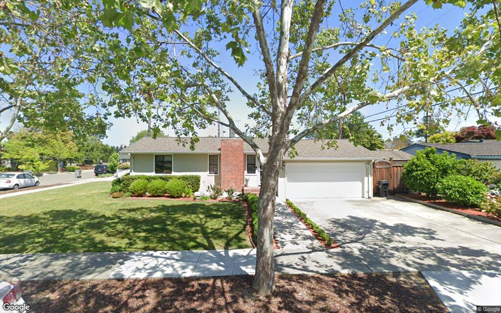 Peachtree Ln. 2498 - Google Street View