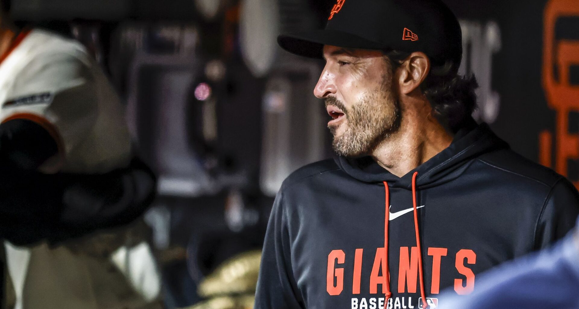 Giants’ Tony Vitello fist bumps Dave Chappelle on first SF night out