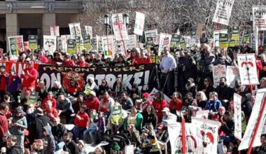 Oakland, California schools axe 421 jobs following sellout contract