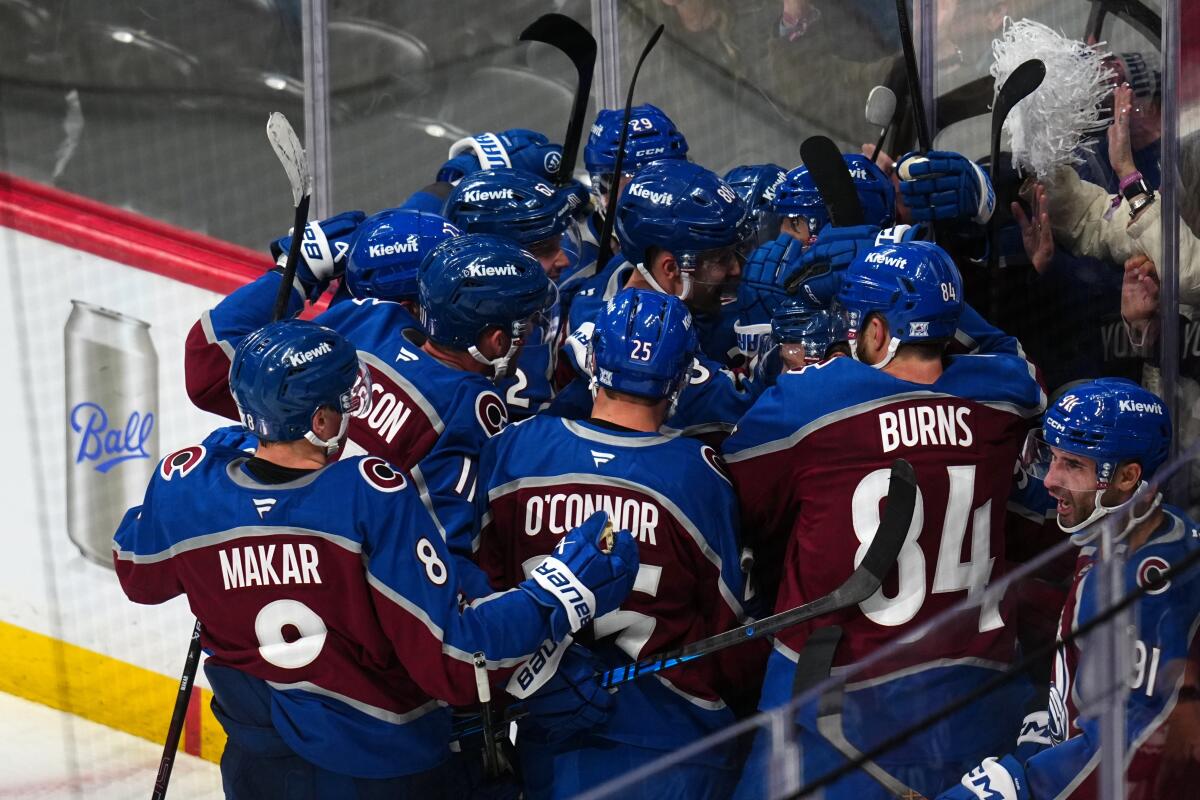 Colorado celebrates its Game 2 victory over the Kings.