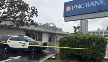 Armed man robs Fresno bank, flees with unknown sum of cash