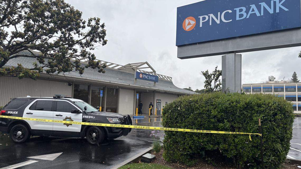 Armed man robs Fresno bank, flees with unknown sum of cash