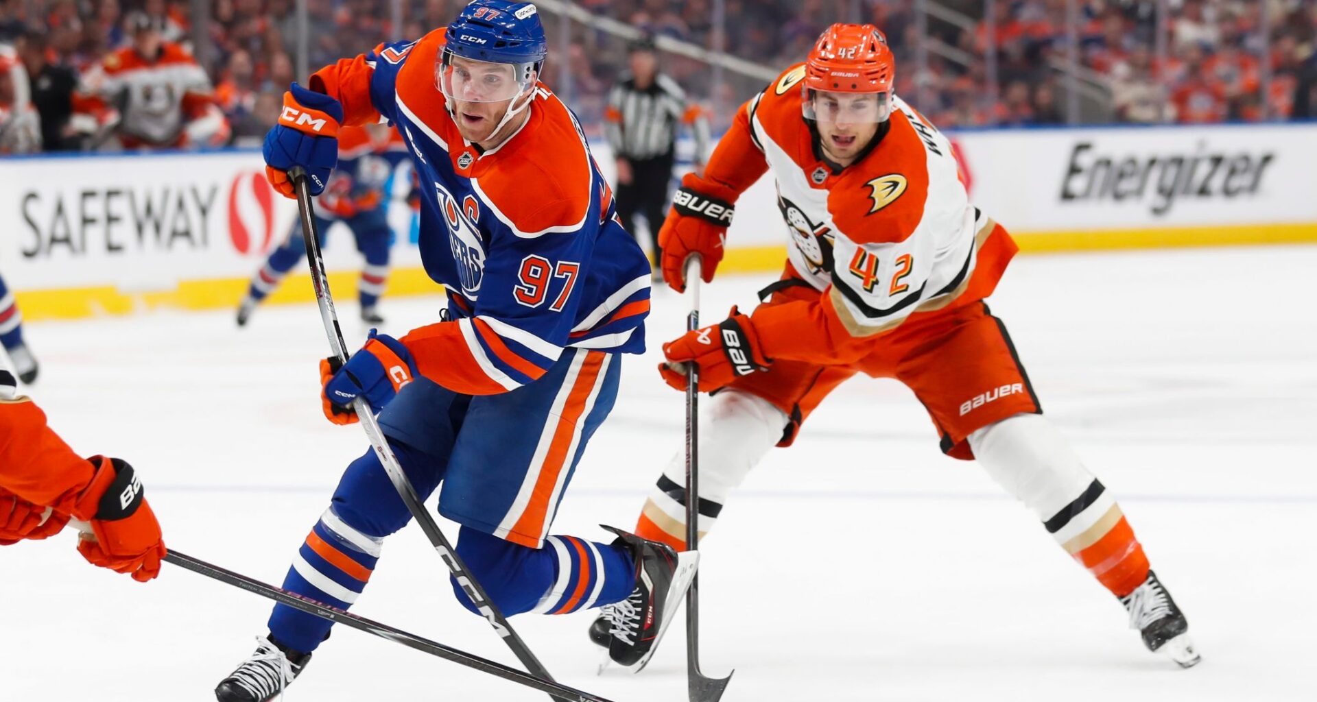 Oilers' Connor McDavid downplays injury, but he also has no points in first two playoff games