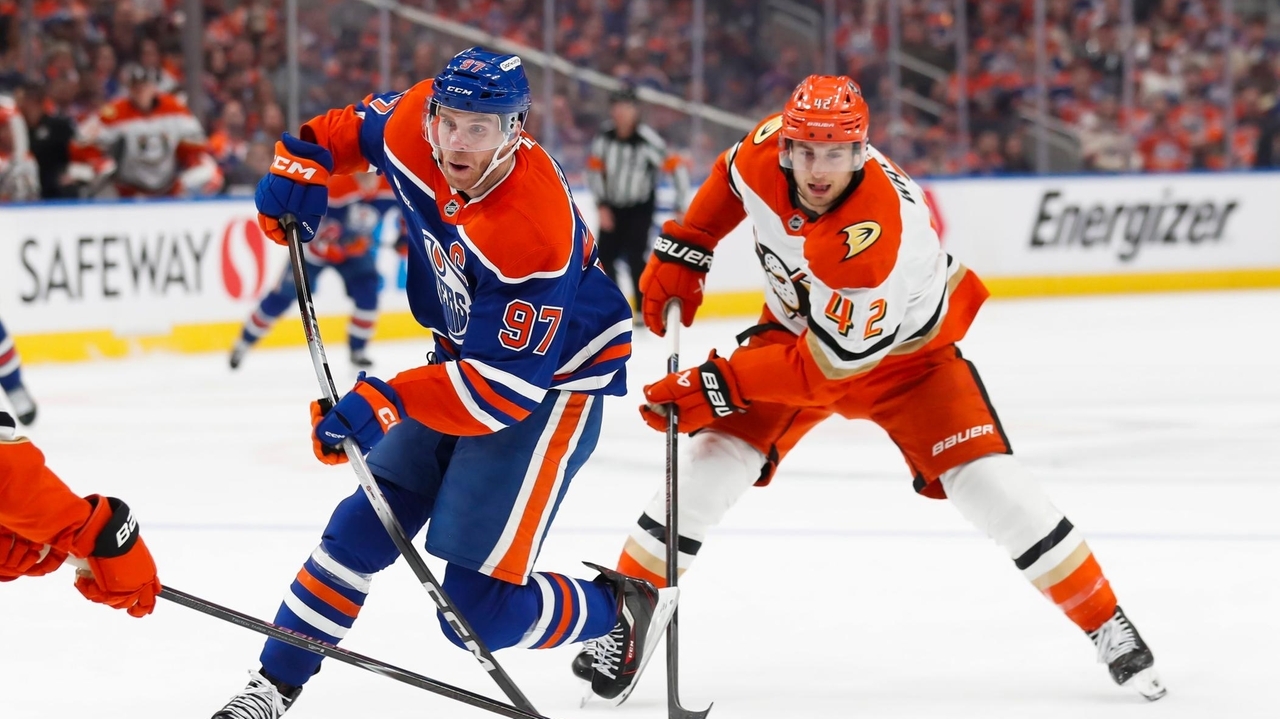 Oilers' Connor McDavid downplays injury, but he also has no points in first two playoff games