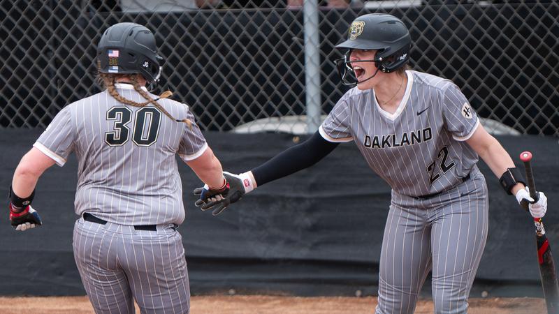 Softball Looks to Stay Hot in Conference Play as they Travel to Green Bay