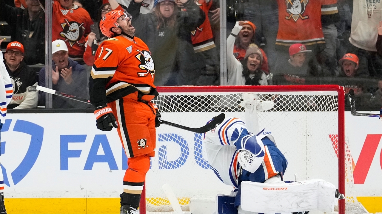 Ducks blast Oilers 7-4 in Game 3 in Anaheim's first home playoff game in 8 years