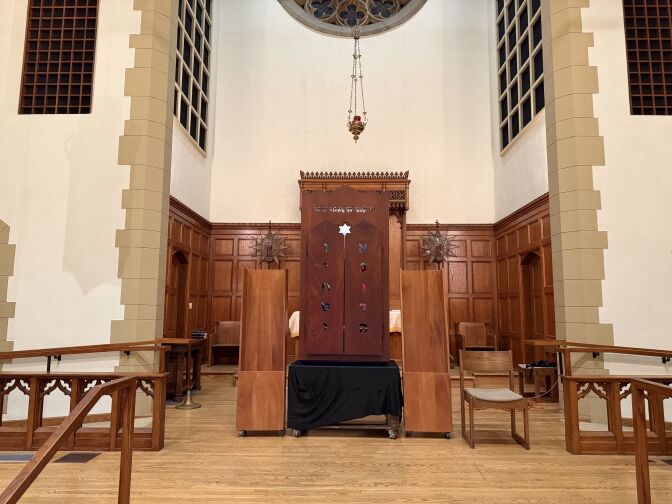 A wooden prayer ark on a table covered in black cloth is in the front of the chapel. 