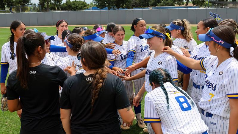 Seniors, Saldaña Clinch Big West Series vs. Riverside