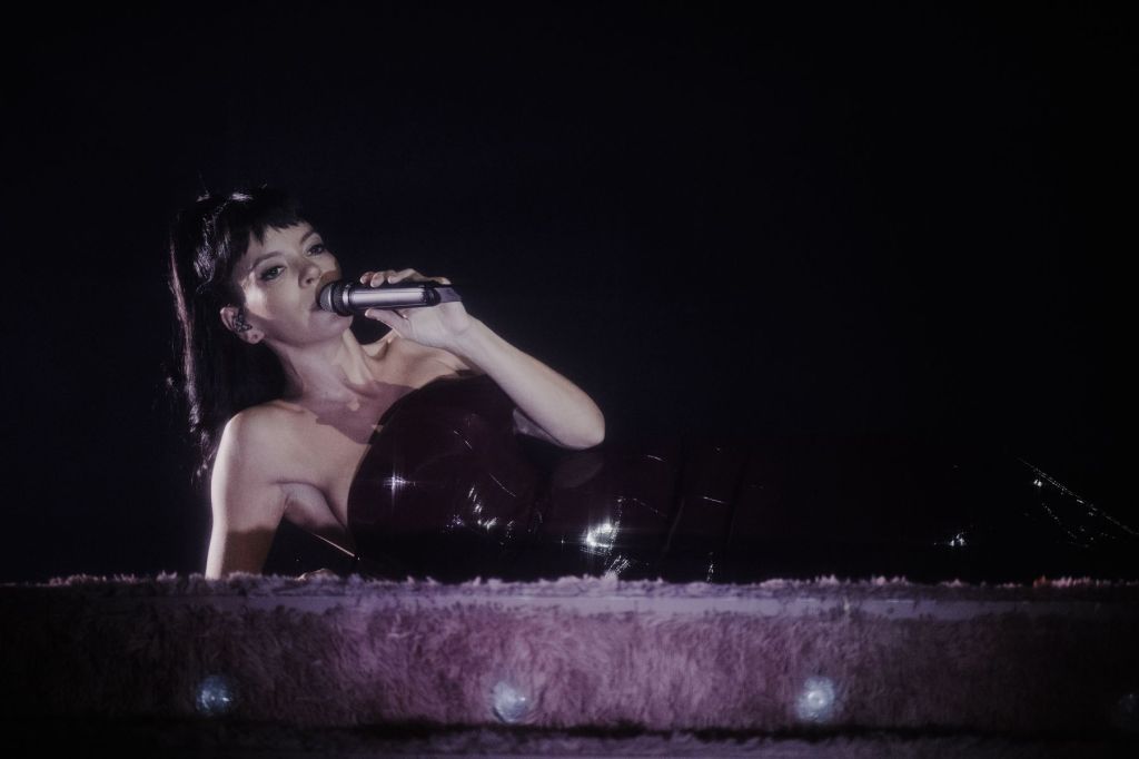 Lily Allen thrills LA fans with a terrific ‘West End Girl’ performance – Daily Bulletin