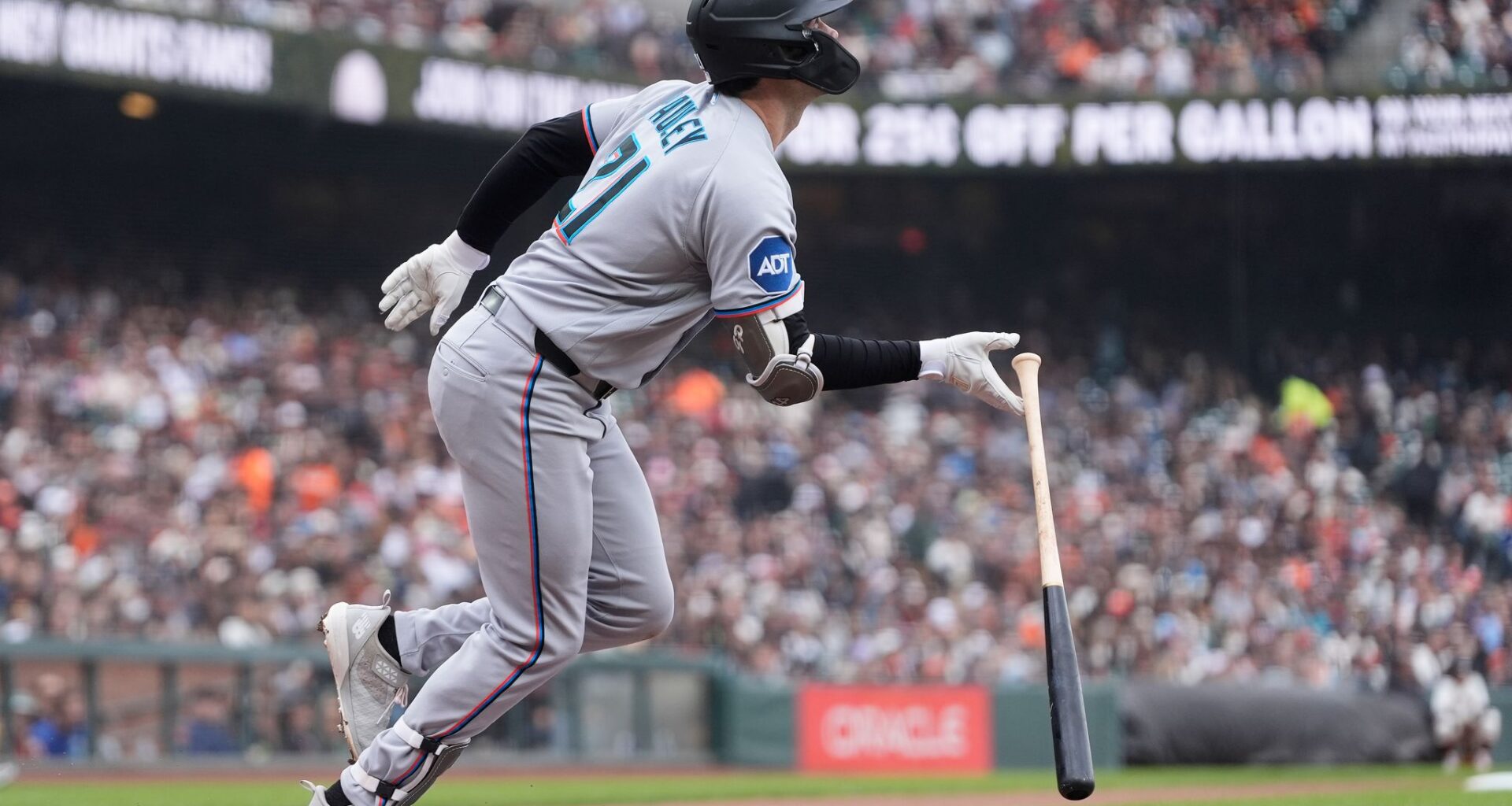 Roupp's stellar pitching, Schmitt's 3-run homer propel Giants to 6-3 win over Marlins