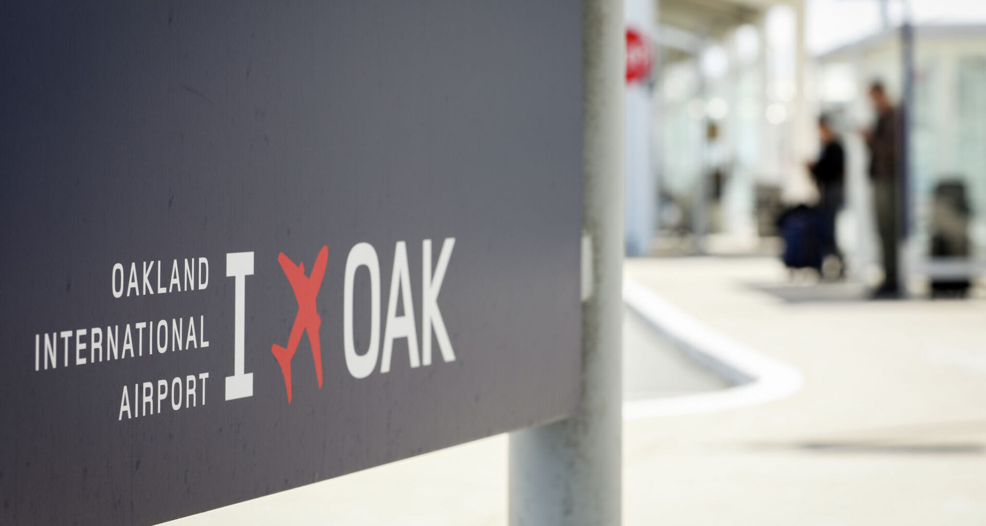 Hundreds of gallons of jet fuel spill at Oakland airport