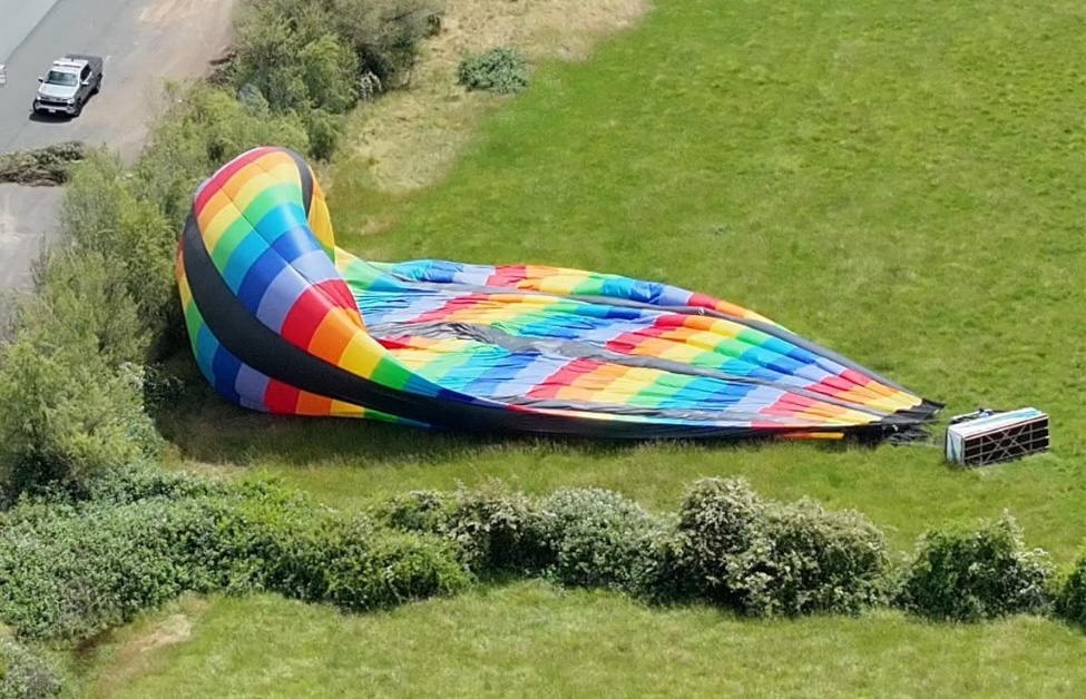 Video shows hot air balloon crash into California casino