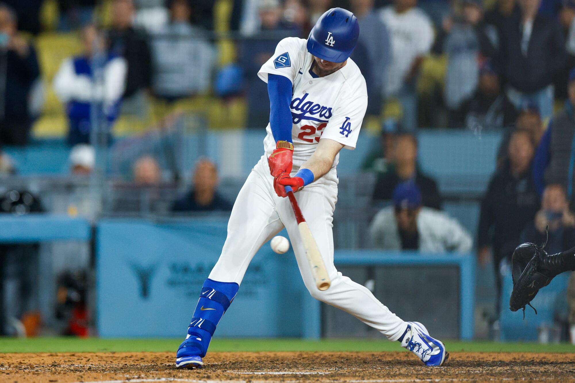 Kyle Tucker hits a two-run single in the ninth inning to lift the Dodgers to a 5-4 win over the Miami Marlins.