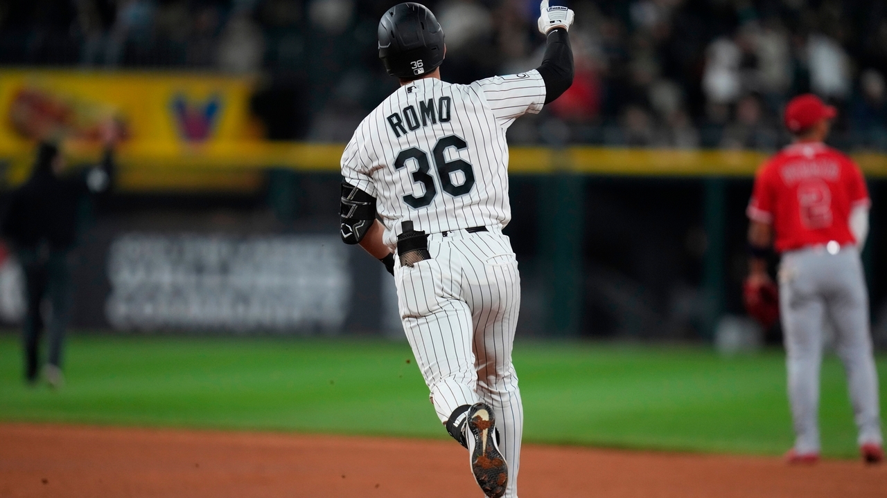 Romo hits first 2 career home runs as White Sox beat Soriano and Angels, 5-2