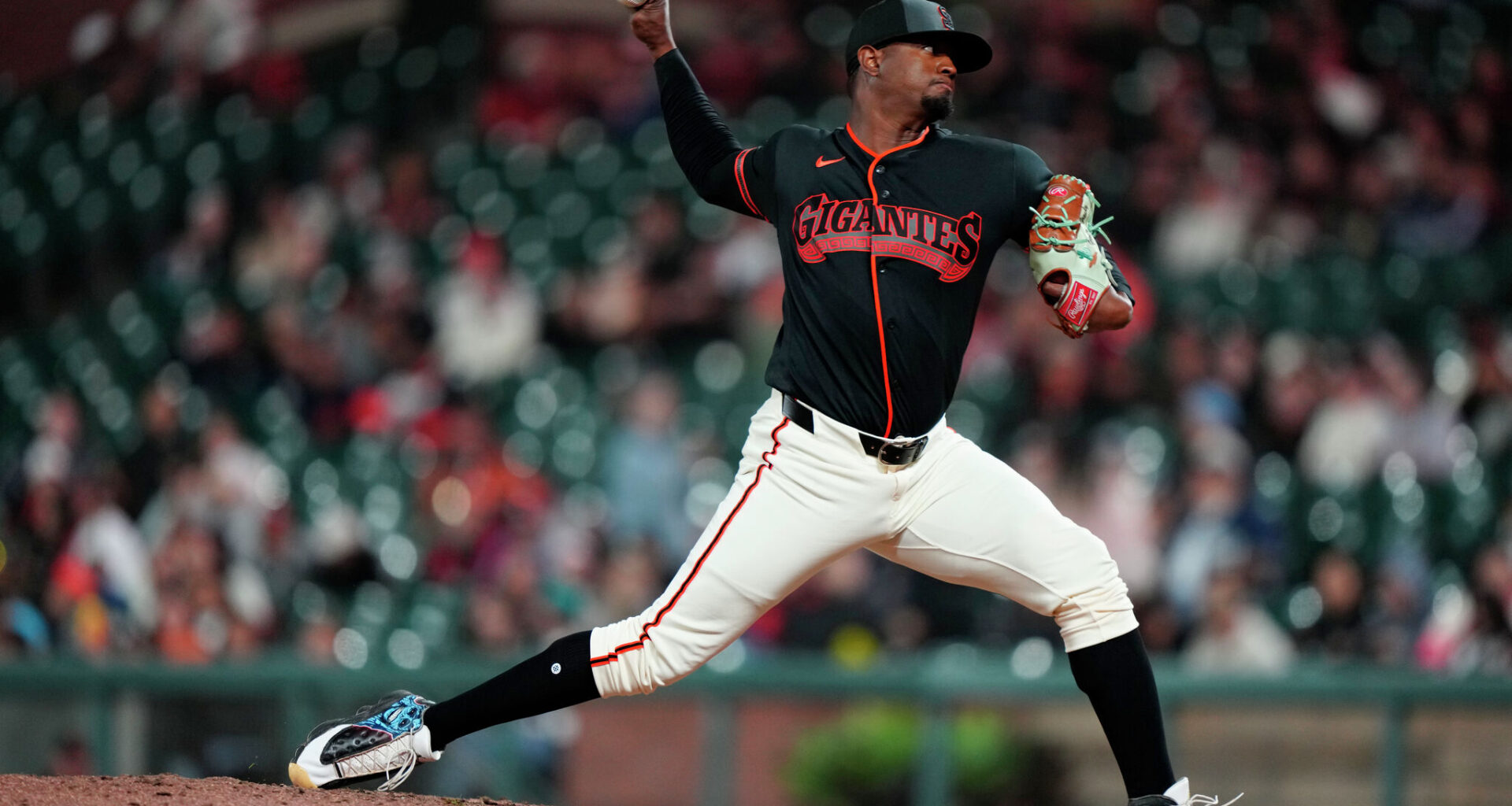 Giants call up righty Gregory Santos, who has been hot in Sacramento