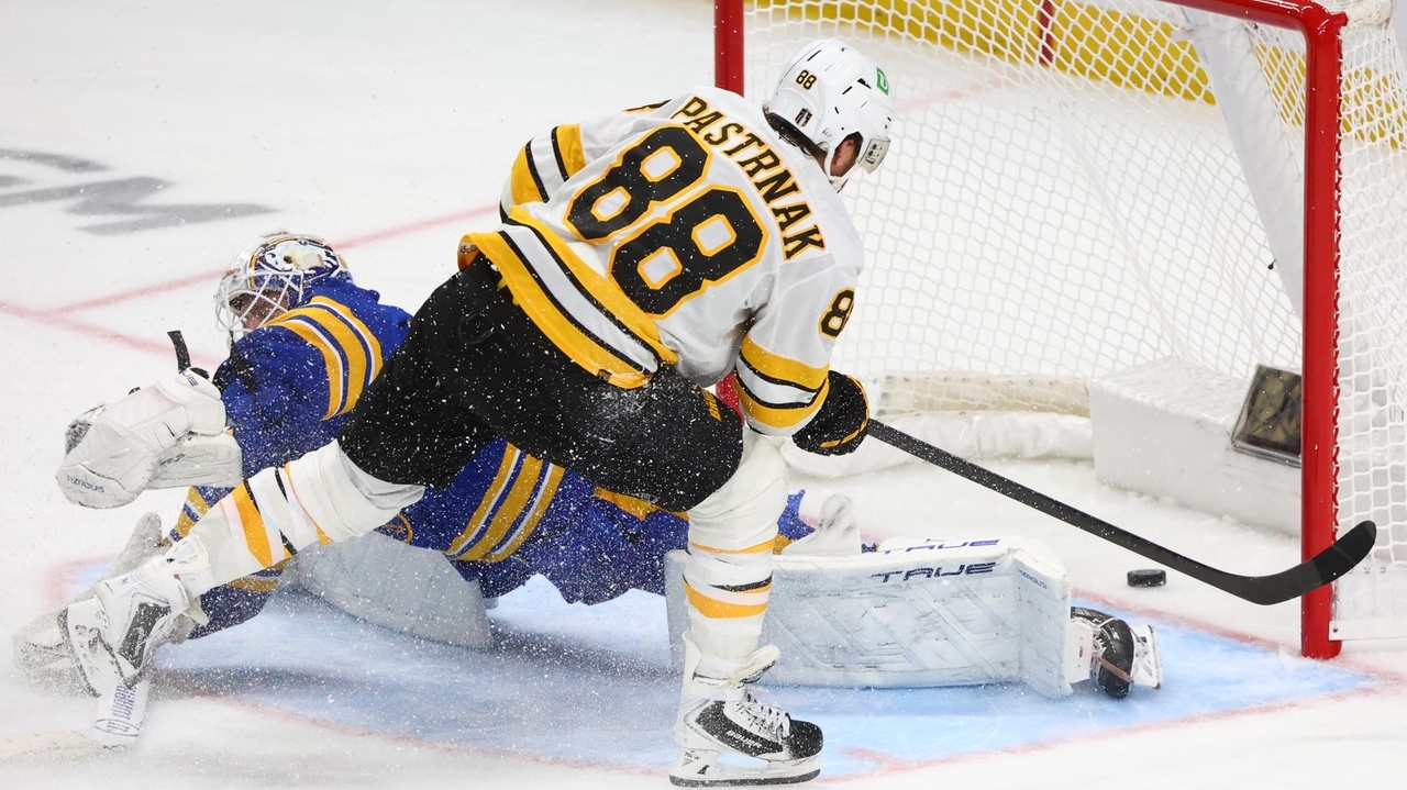Bruins' Pastrnak among the many stars delivering big plays in the face of NHL playoff elimination