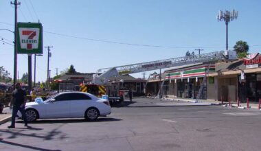 Fire crews respond to 2-alarm structure fire in Northwest Fresno