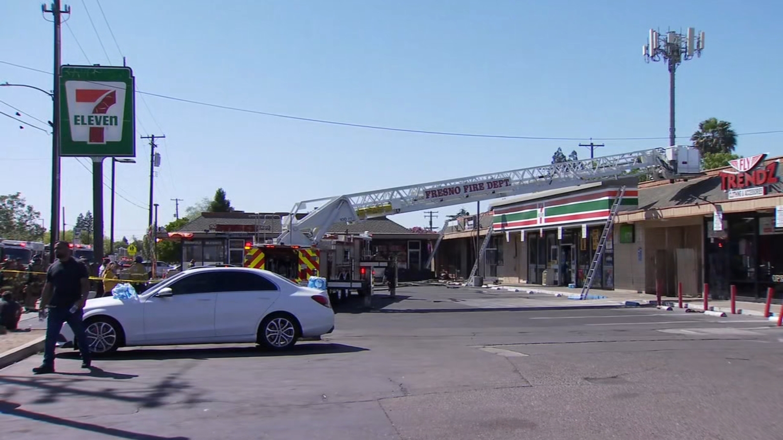 Fire crews respond to 2-alarm structure fire in Northwest Fresno