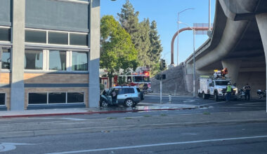 1 dead after car crashes into building in Downtown Fresno, police say