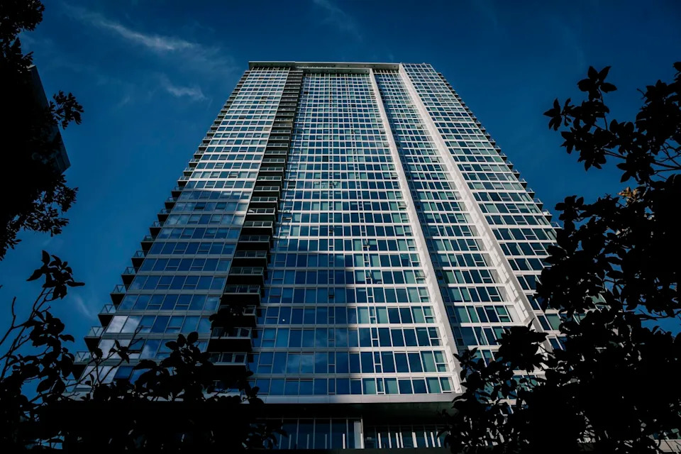 A new apartment buildingat 800 Broadway in Downtown San Diego