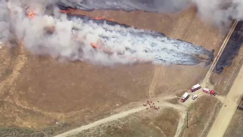 <div>Two large wildfires ignite in Southern California's Los Angeles and Riverside counties.</div>